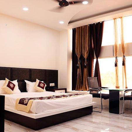 Hotel Neelam Moga Ludhiana Ngoại thất bức ảnh