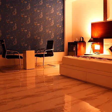 Hotel Neelam Moga Ludhiana Ngoại thất bức ảnh