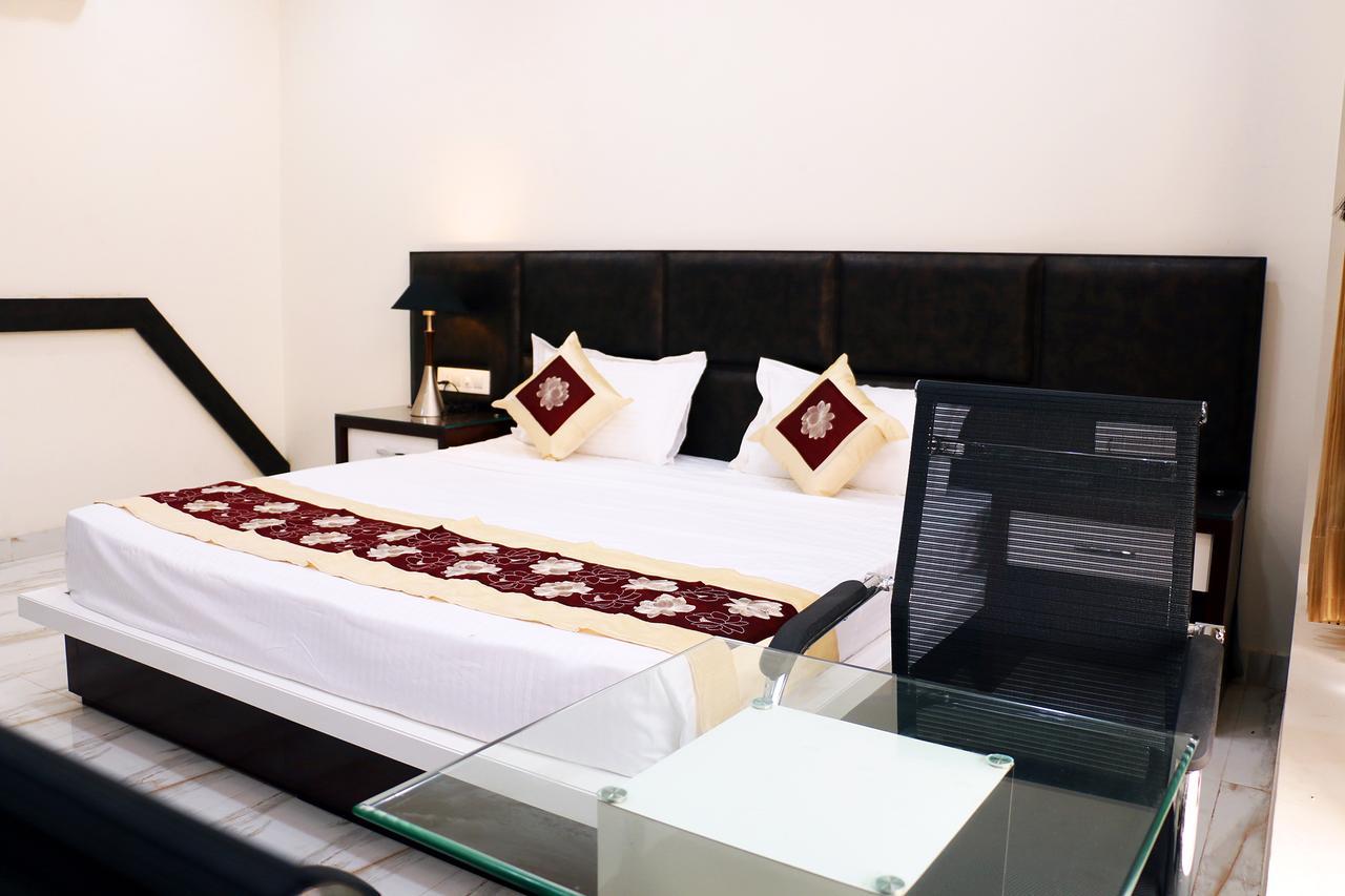 Hotel Neelam Moga Ludhiana Ngoại thất bức ảnh