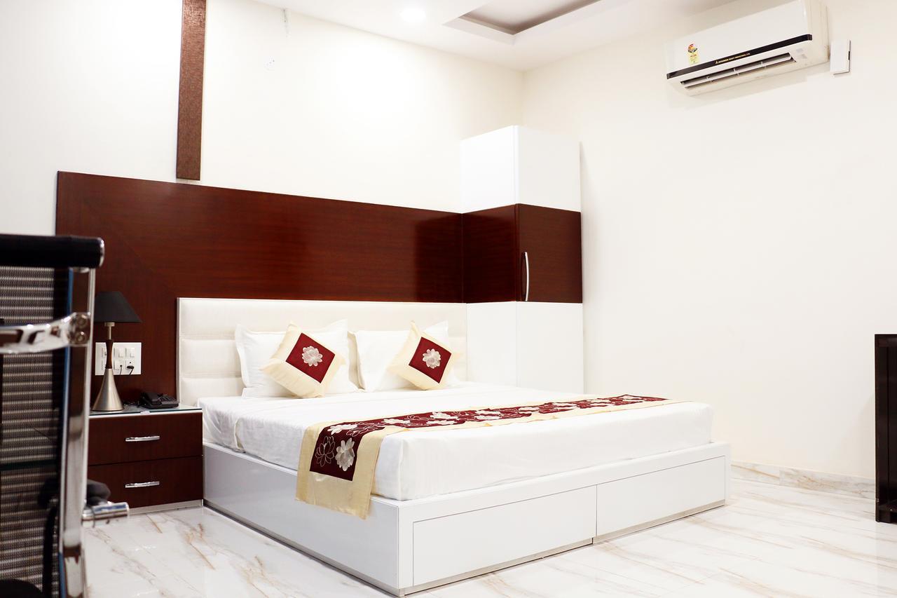 Hotel Neelam Moga Ludhiana Ngoại thất bức ảnh