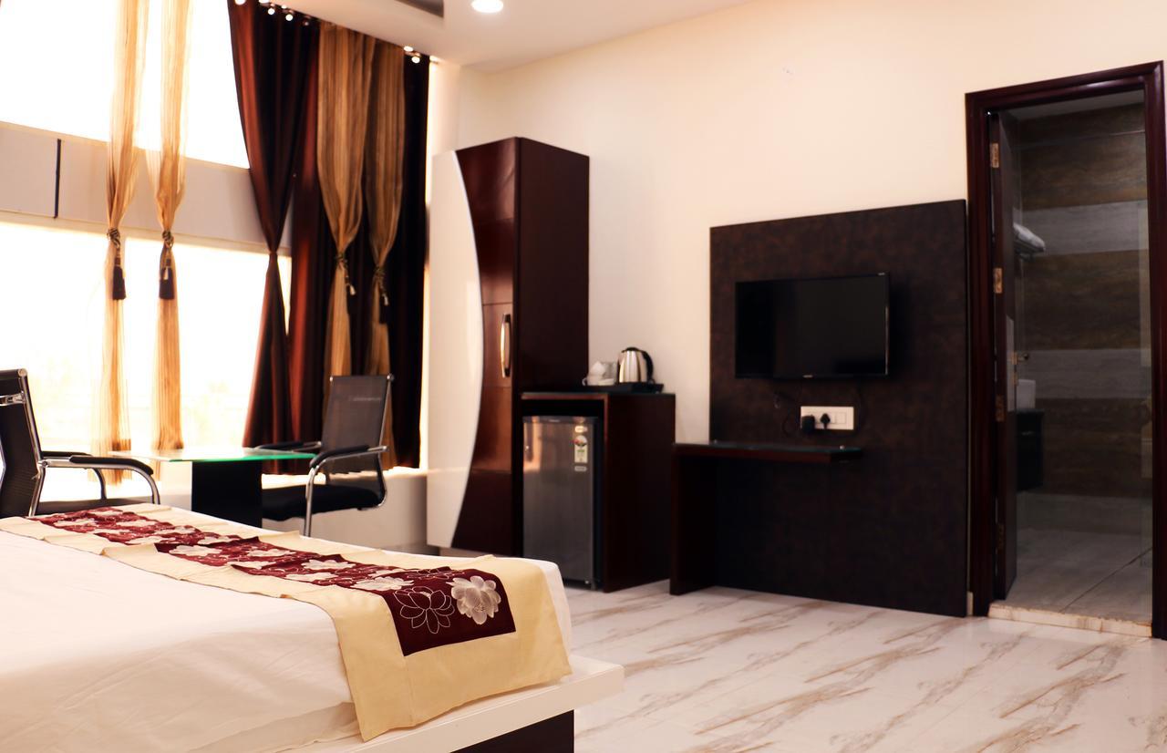 Hotel Neelam Moga Ludhiana Ngoại thất bức ảnh