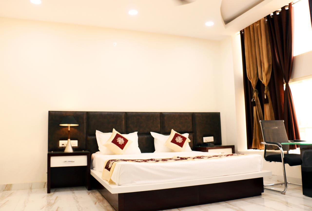 Hotel Neelam Moga Ludhiana Ngoại thất bức ảnh