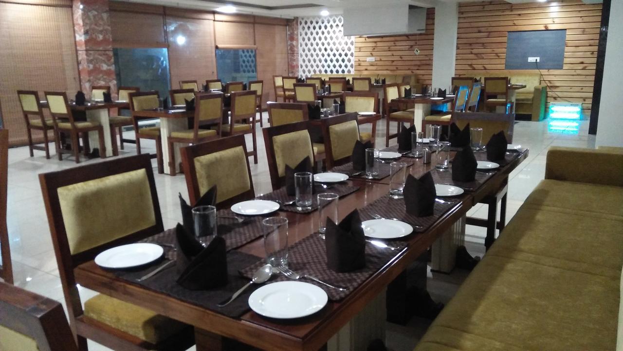 Hotel Neelam Moga Ludhiana Ngoại thất bức ảnh